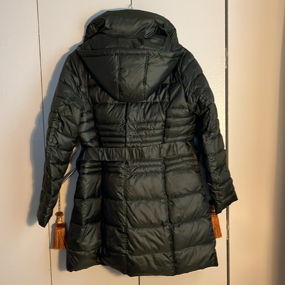 Olive green belted winter jacket. Hits below the knee. I am 5’2”. - Picture 5 of 7